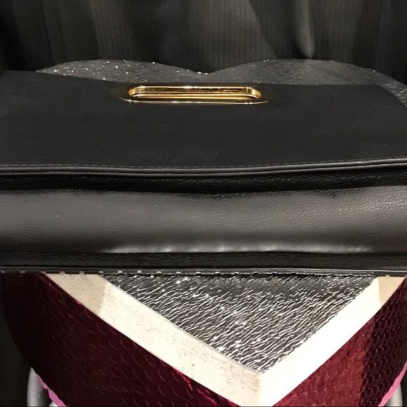 👉SALE👈KARDASHIAN KOLLECTION BLACK WITH GOLD PURSE CLUTCH BAG LIKE NEW - Picture 3 of 5